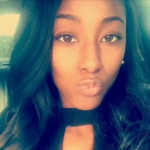 Meet your Posher, Adia